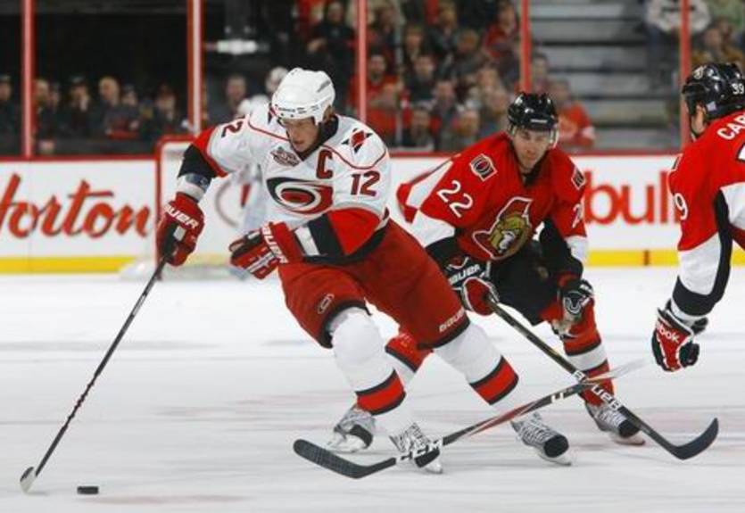 НХЛ. Победы Бостона и Питтсбурга, хет-трики Стаала и Тэйвза