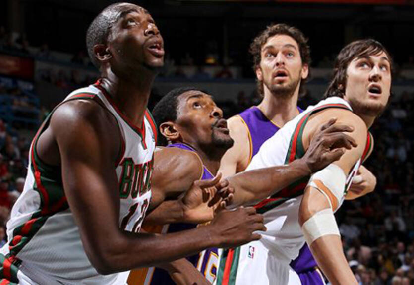 НБА. Лейкерс наконец-то побеждают, Нью-Йорк вновь проигрывает