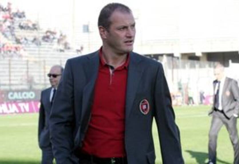 Кальяри прощается с тренером (16.11.10)