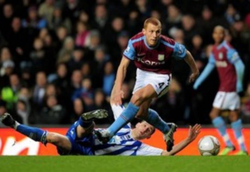 Хавбек Виллы выбыл на шесть недель