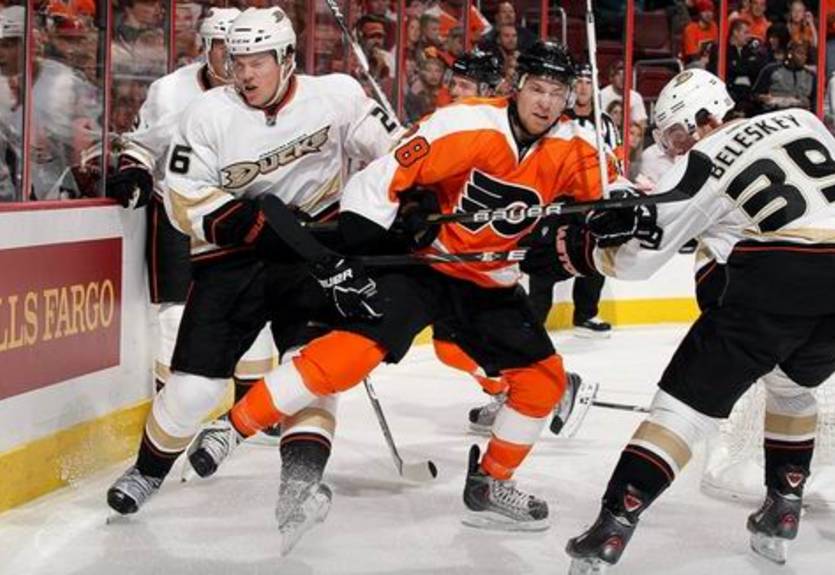 НХЛ. Жиру продлил контракт с Филадельфией