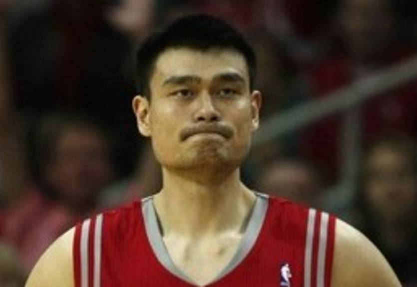 Яо отдыхал в матче против Сперс