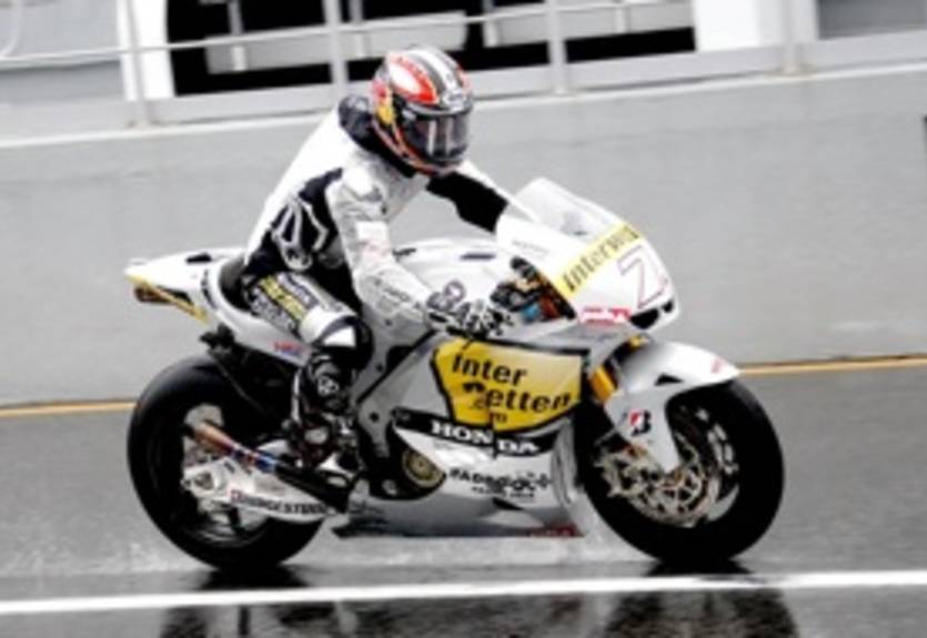MotoGP. Гран-при Португалии. Первую практику испортил дождь