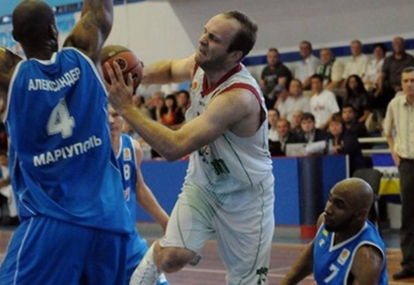 Суперлига. Азовмаш пропускает 42 очка за четверть и выигрывает