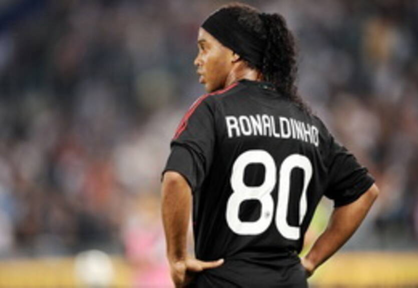 Роналдиньо всё-таки не сыграет с Наполи