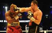 Кличко одолел Бриггса по очкам