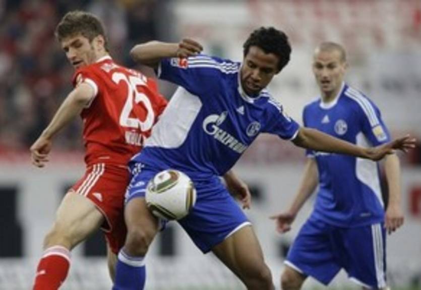 Хавбек Шальке госпитализирован