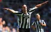 Ньюкасл продлевает форварда
