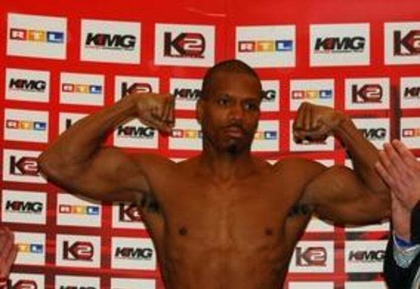 Чемпион бросает вызов Де Ла Хойе