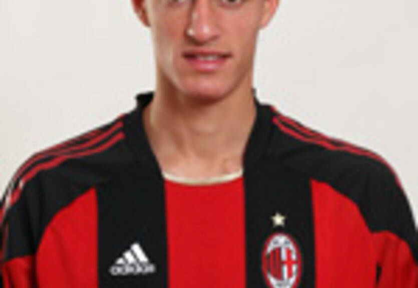 МЮ перехватит игрока у Милана?