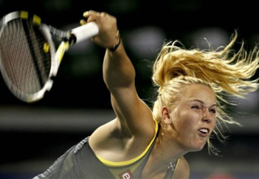 Возняцки одерживает локальную и глобальную победы за один день