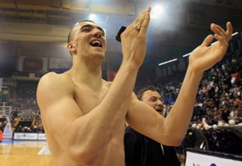 Лав впечатлен размерами и силой Пековича