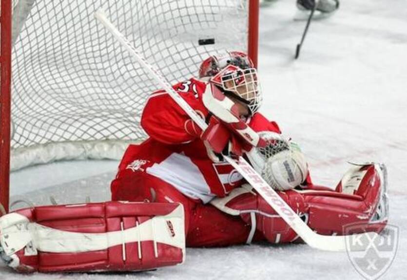 КХЛ. Первый сухарь Гашека, Волевая победа Локо