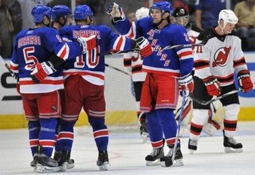 НХЛ. Предсезонные матчи. Рейнджеры бьют Дьяволов, успех Нефтяников