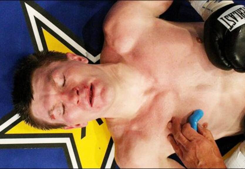 Хаттона оштрафовали и лишили лицензии