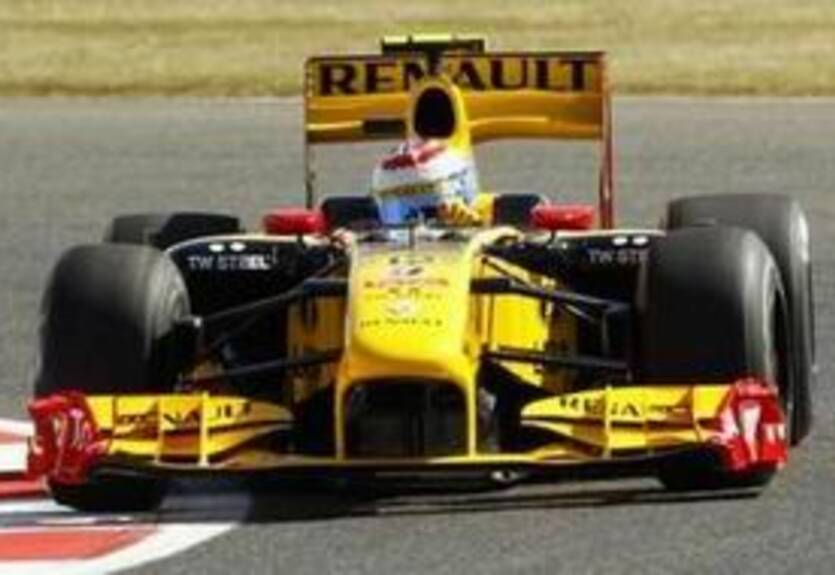 Рено выбирает между Райкконеном и Петровым