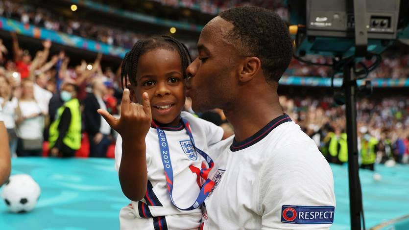 Стерлинг с сыном / Getty Images