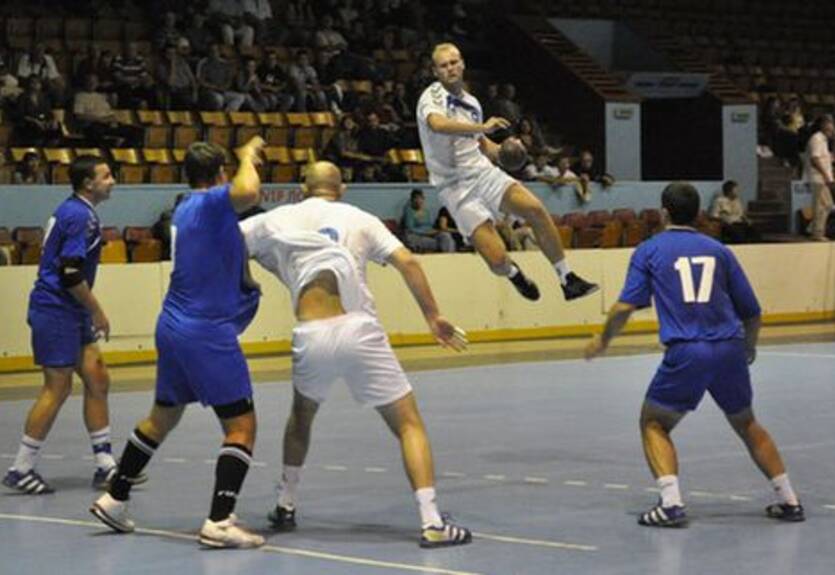 Гандбол. Центральный матч второго тура ЧУ завершился победой чемпиона