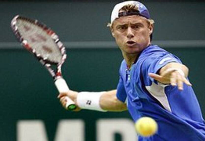 Хьюитт травмировал руку