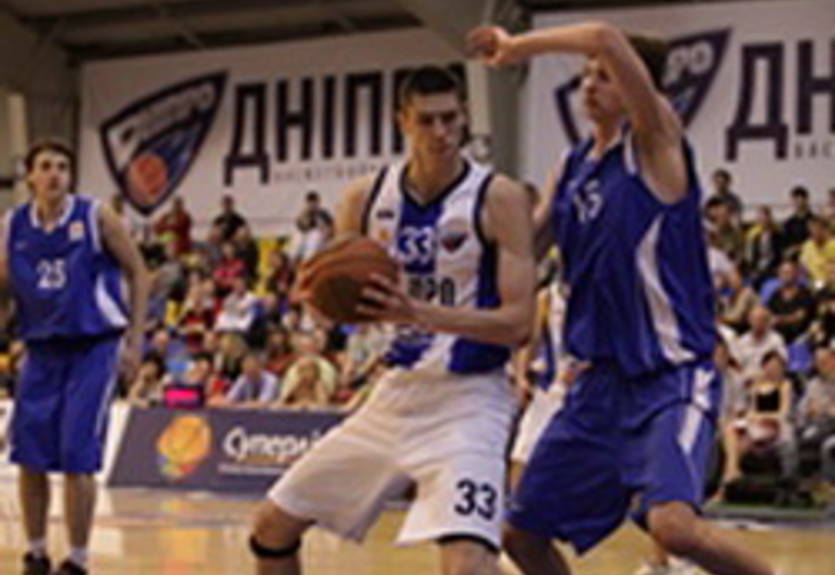 Игрок Днепра был приглашен в лагерь "Баскетбол без границ"