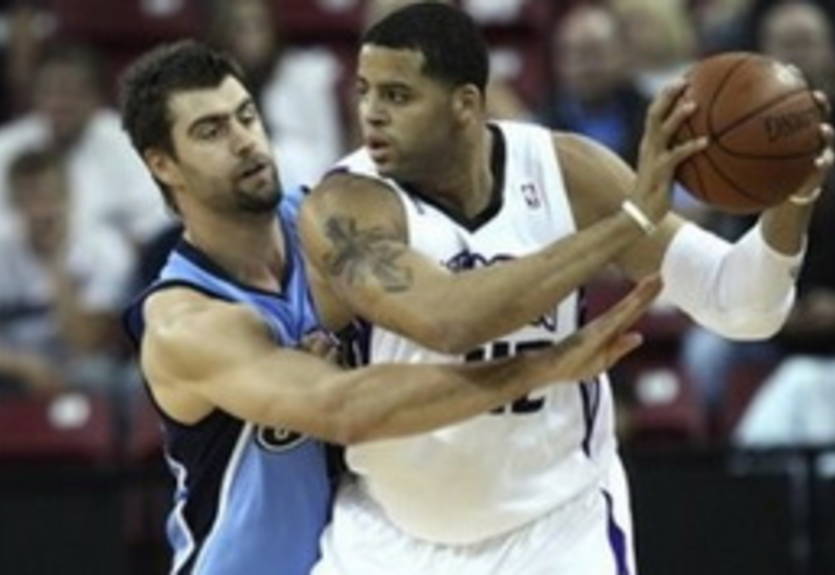 Нью-Джерси расторгли контракт с форвардом