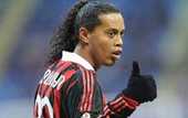Роналдиньо не желает подписывать новый контракт