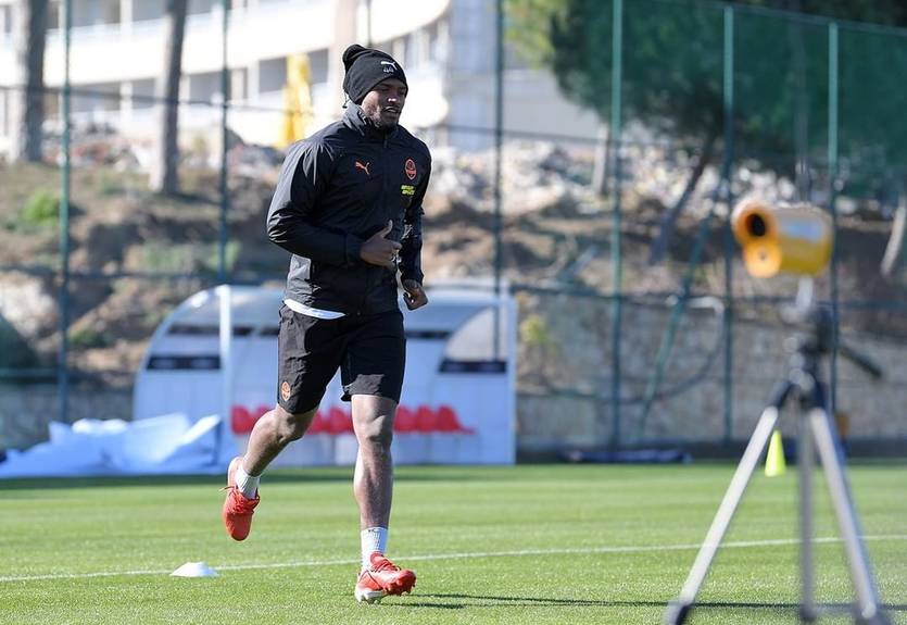 Марлон проиграл Де Дзерби и едва не отхватил от тренера Марлон проиграл Де Дзерби и едва не отхватил от тренера