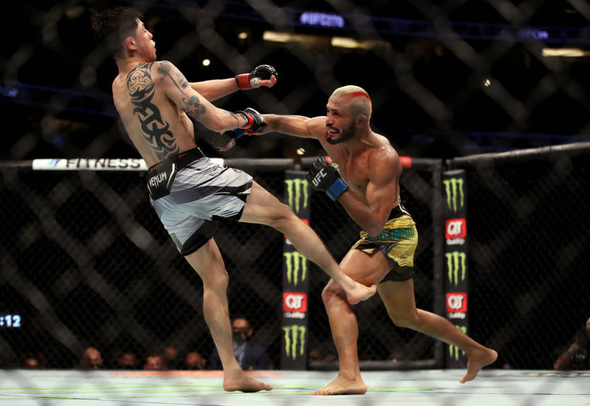 UFC 270: Морено проиграл Фигейреду и другие результаты турнира