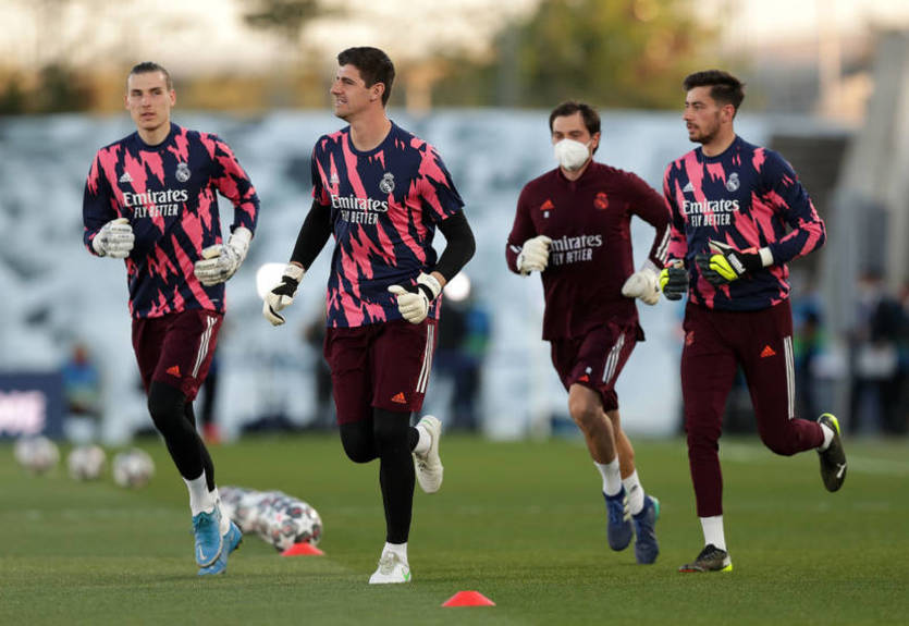 Лунин остался в запасе Реала на матч с Эльче после возвращения Куртуа Лунин остался в запасе Реала на матч с Эльче после возвращения Куртуа