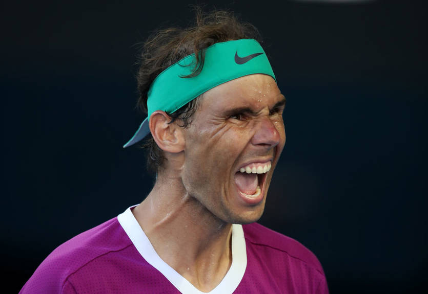 Надаль в пятисетовом матче обыграл Шаповалова и вышел в полуфинал Australian Open