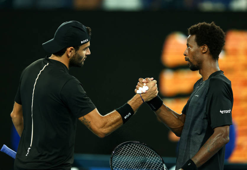 Берреттини в пяти сетах обыграл Монфиса и вышел в полуфинал AO