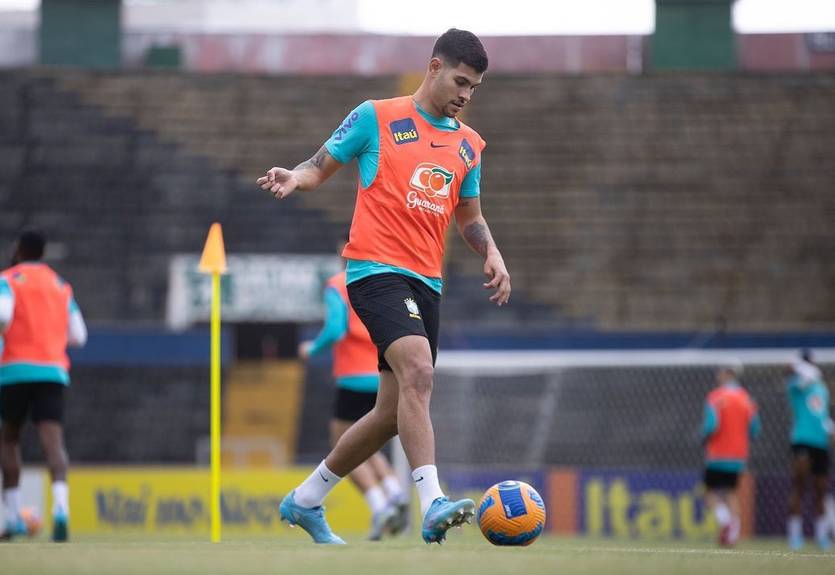 Лион опроверг слухи о продаже хавбека за 40 млн евро