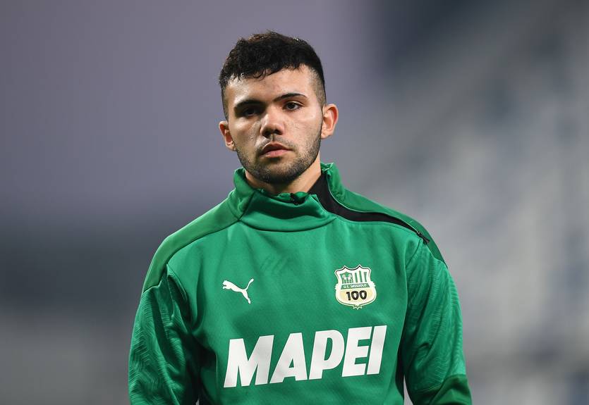 Уругвайский футболист был задержан полицией за хранение оружия и наркотиков Уругвайский футболист был задержан полицией за хранение оружия и наркотиков