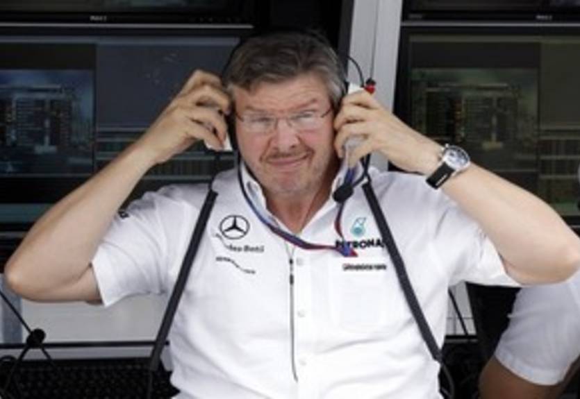 Мерседес пока не решил все проблемы с выдувным диффузором