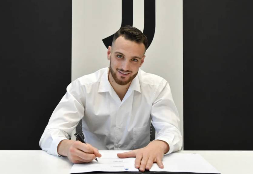 Ювентус подписал защитника Фрозиноне