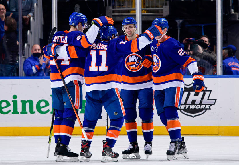 НХЛ: Айлендерс обыграли Ванкувер, Нэшвилл уступил Далласу