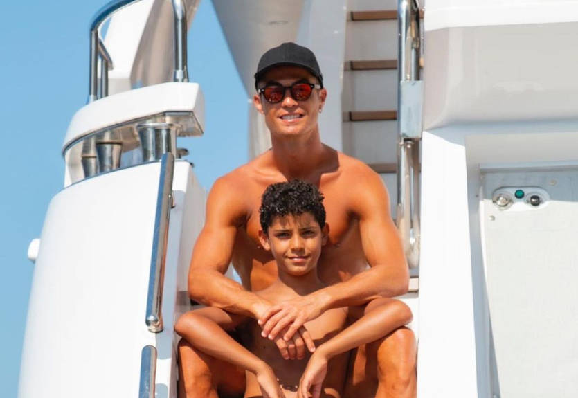 Сын Роналду подписал контракт с Манчестер Юнайтед