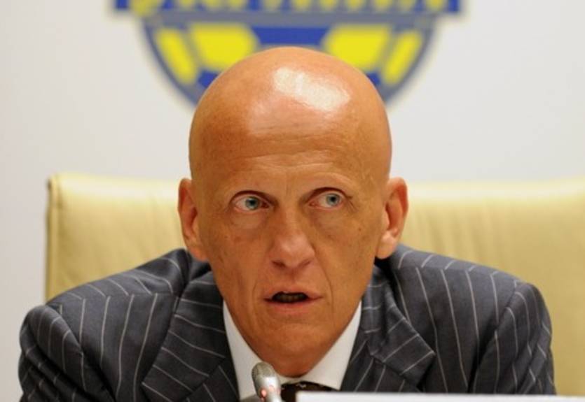 Коллина: "Арбитр не должен стыдиться того, что он исправляет свою ошибку"