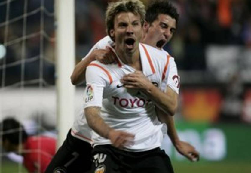 Севилья договорилась с Валенсией о переходе защитника