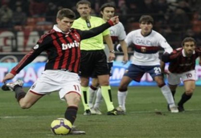 Хунтелаар не покинет Милан