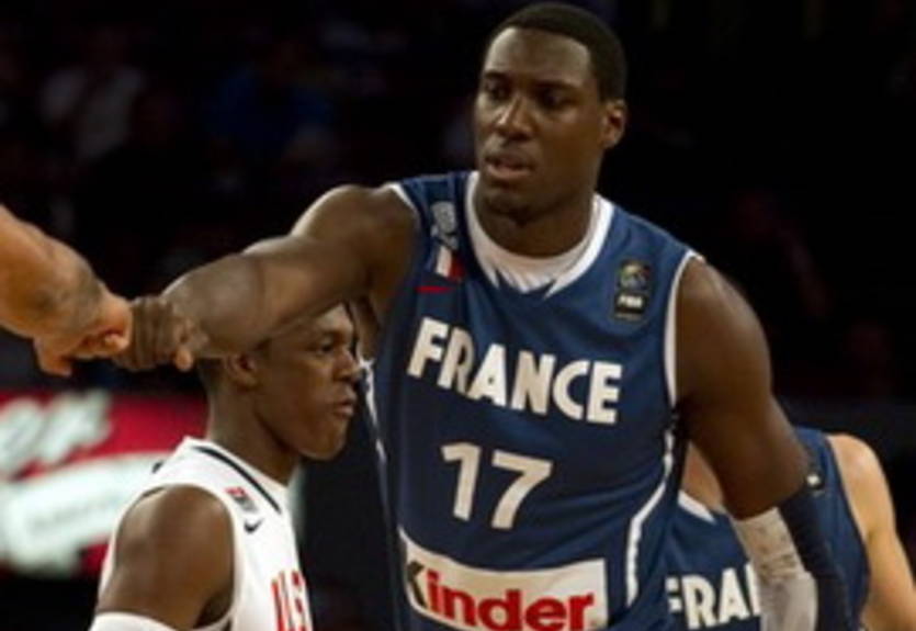 Центровой сборной Франции получил травму