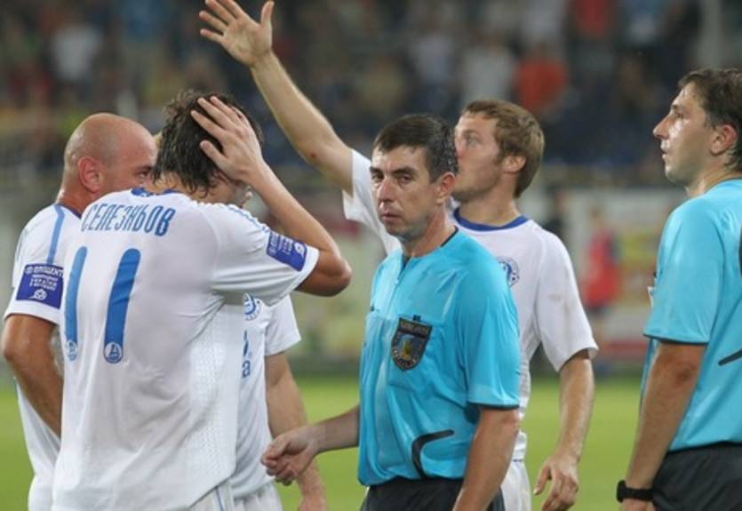 Премьер-лига наказала двух футболистов Днепра и оштрафовала клуб