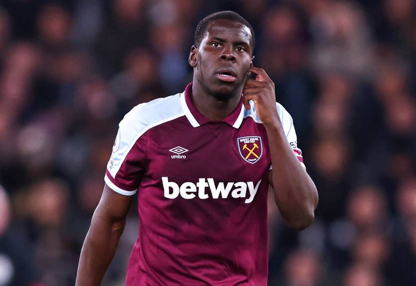 Фанаты Ньюкасла принесли на матч с Вест Хэмом надувных кошек, чтобы потроллить Зума