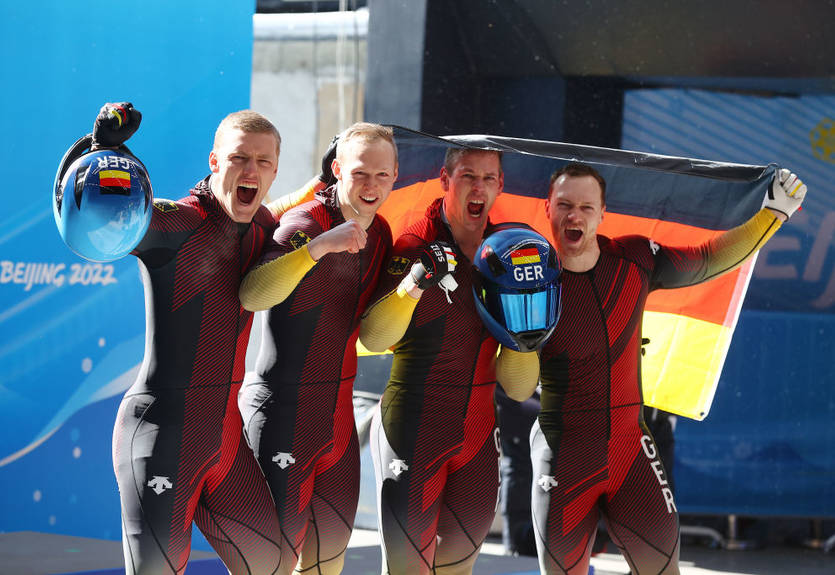 Олимпиада-2022: Немецкие бобслеисты заняли два первых места в экипажах-четверках