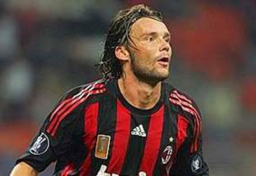 Роме нужен защитник Милана