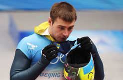 "Нет войне" и золото после рака: Самые громкие истории Олимпиады-2022