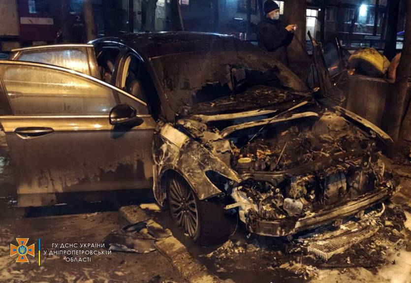 В Днепре неизвестные сожгли автомобиль вице-президента ФК Перемога