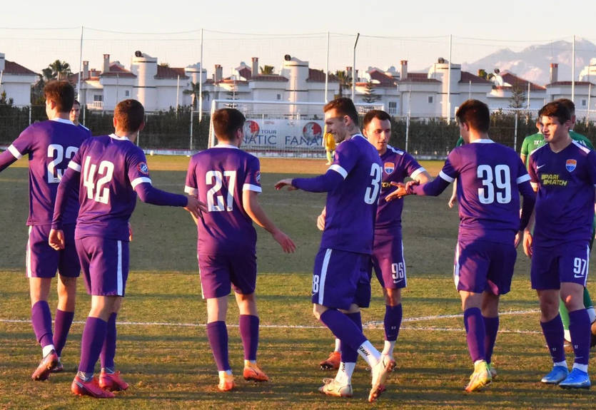 Мариуполь задействовал больше всех игроков в Украине, Верес - меньше всех в мире