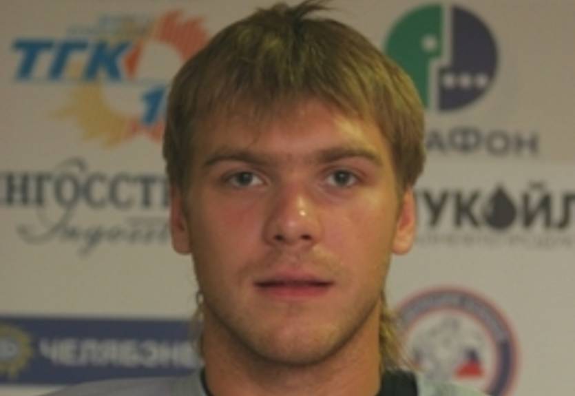 Трактор подписал защитника