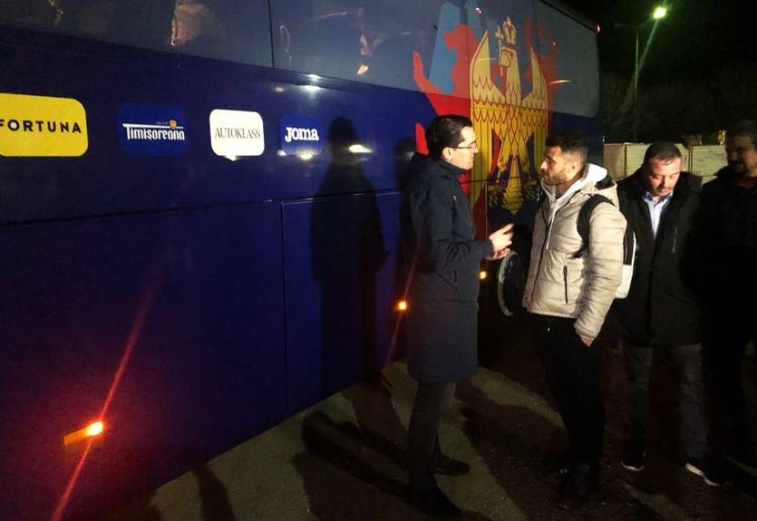 Игроки Динамо и Шахтера с семьями прибыли в Румынию